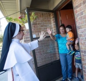 Sister Yelitza waving to Catholic family